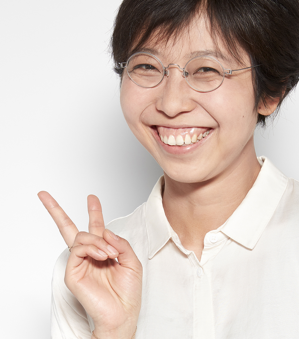 Portrait d'une jeune Femme au très beau sourire par Bruno Ramain